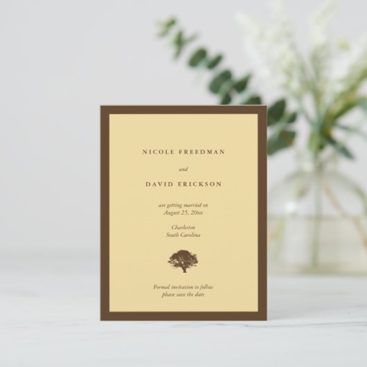 Gele trouwaankondigingseik sla de datum op kaart (Staand voorkant)