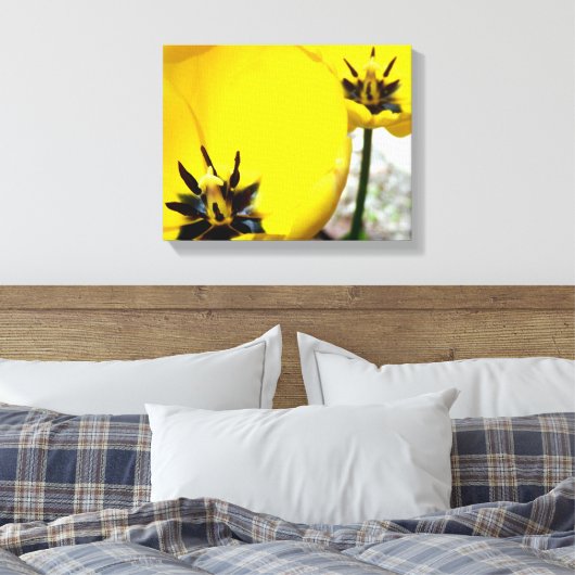 Gele Tulip Canvas afdrukken (Insitu (Slaapkamer))