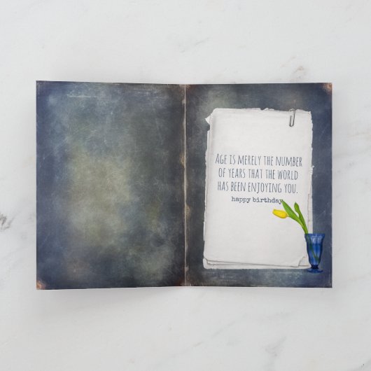 Gele tulp in blauw glas verjaardag kaart (Binnen)