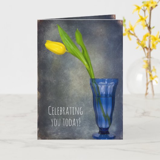 Gele tulp in blauw glas verjaardag kaart (Gele Bloem)