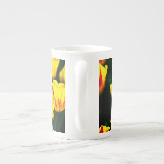 Gele tulpbloemen porselein kop (Achterkant)