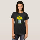 Gele tulpen in container Boho bloementuin T-shirt (Voorkant volledig)