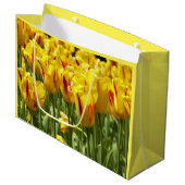 Gele tulpen met rode strepen groot cadeauzakje (Voorkant Gekanteld)