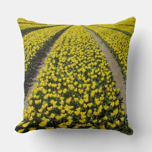 Gele tulpen veld rijen werp kussen