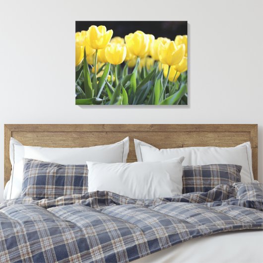 Gele Tulpen Verpakt Canvas Art Print (Insitu (Slaapkamer))