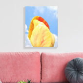 Gele tulpventiel op blauwe hemel canvas afdruk (Insitu (Woonkamer))