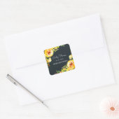 gele velden florale baby shower monogram vierkante sticker (Envelop)