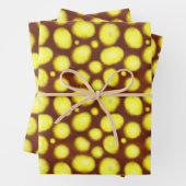 Gele Vlekken op Bruin Inpakpapier Vel (In situ)