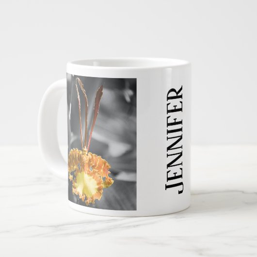 Gele vlinder orchidee bloem grote koffiekop (Links)