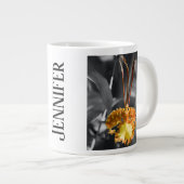 Gele vlinder orchidee bloem grote koffiekop (Voorkant rechts)