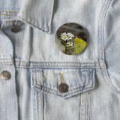 Gele vlinder ronde button 5,7 cm (In situ)