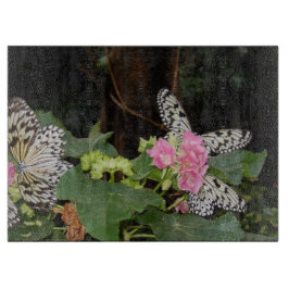 Gele vlinders en roze bloemen snijplank