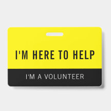 Gele vrijwilliger hier om de badge te helpen