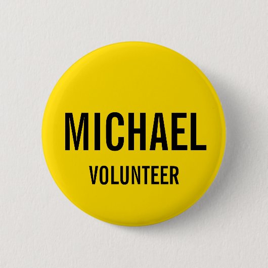 Gele vrijwilligerbadge met aangepaste naam ronde button 5,7 cm (Voorkant)
