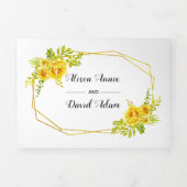 Gele waterverf bloemen en typografie bruiloft drieluik uitnodiging (Cover)