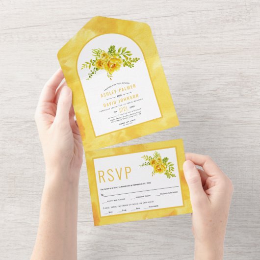 Gele waterverf en boogbloemenbruiloft all in one uitnodiging (Afscheurbaar)