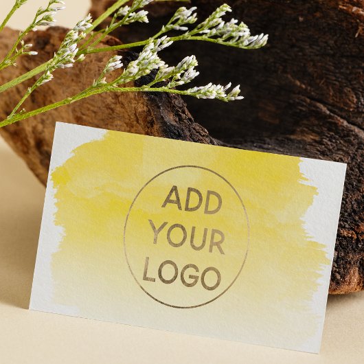 Gele waterverf penseelstreek uploadt uw logo visitekaartje