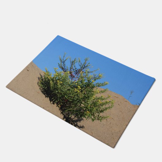 Gele wilde bloemen in zandbloemen deurmat (Schuin)