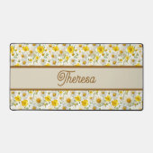 Gele Wilde Bloemen Patroon Monogram Naam Bureaumat (Voorkant)