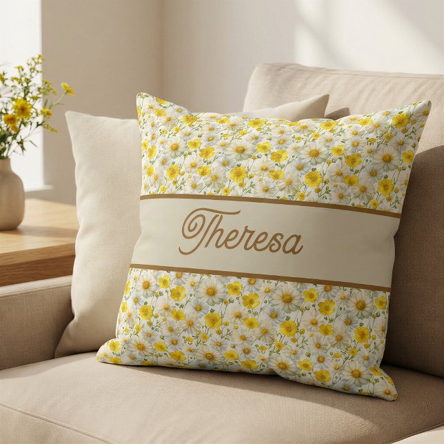 Gele Wilde Bloemen Patroon Monogram Naam Kussen (Creator heeft geüpload)