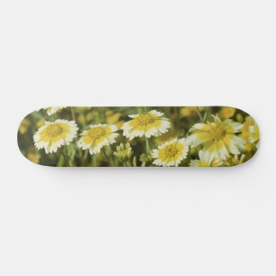 Gele wilde bloemen skateboard
