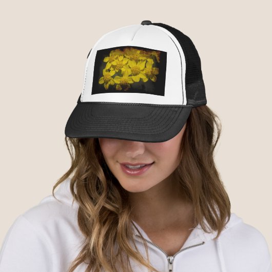 Gele wilde bloemen trucker pet (In situ)