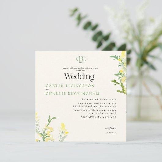 Gele Wildflowers Monogram Vierkante bruiloft Kaart (Staand voorkant)