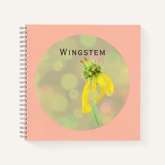 Gele Wingstem Flower op Roos Bud Spiral Notitieboe Notitieboek (Voorkant)