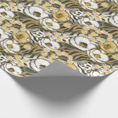 Gele, witte bloemen op tijgerachtergrond cadeaupapier (Hoek)