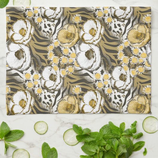 Gele, witte bloemen op tijgerachtergrond theedoek (Gevouwen)