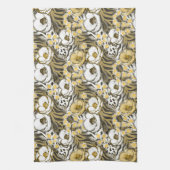 Gele, witte bloemen op tijgerachtergrond theedoek (Verticaal)