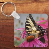 Gele zandstaartvlinder op Roze Echinacea Sleutelhanger (Voorkant)