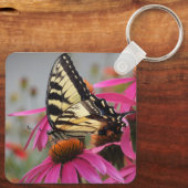 Gele zandstaartvlinder op Roze Echinacea Sleutelhanger (Achterkant)