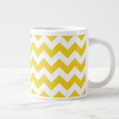 Gele zigzag, gele Chevron, geometrisch patroon Grote Koffiekop (Rechts)