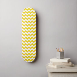 Gele zigzag, gele Chevron, geometrisch patroon Persoonlijk Skateboard