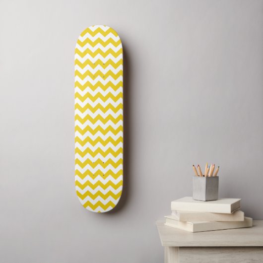 Gele zigzag, gele Chevron, geometrisch patroon Persoonlijk Skateboard (Muurkunst)