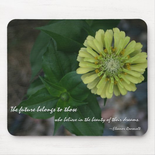Gele zinnia met citaat van Eleanor Roosevelt Muismat (Voorkant)