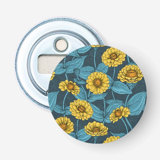 Gele Zinnias op donkerblauw Button Flesopener (Voorkant)