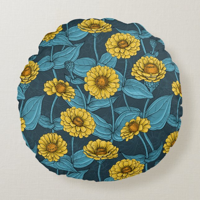 Gele Zinnias op donkerblauw Rond Kussen (Voorkant)