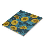 Gele Zinnias op donkerblauw Tegeltje (Zijkant)