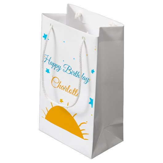 Gele zon blauwe sterren happy birthday naamtekst t klein cadeauzakje (Achterkant Gekanteld)
