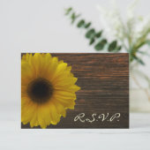 Gele zonnebloem en Barnwood Fall Wedding RSVP (Staand voorkant)