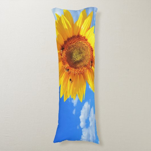 Gele Zonnebloem en Bijen op Blauwe Hemel Lichaamsk Lichaamskussen (Voorkant Verticaal)