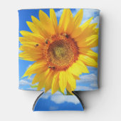 Gele zonnebloem en bijen op de blauwe hemel - zome blikjeskoeler (Voorkant)