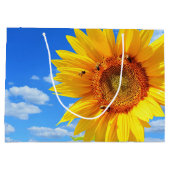 Gele zonnebloem en bijen op de blauwe hemel - zome groot cadeauzakje (Achterkant)