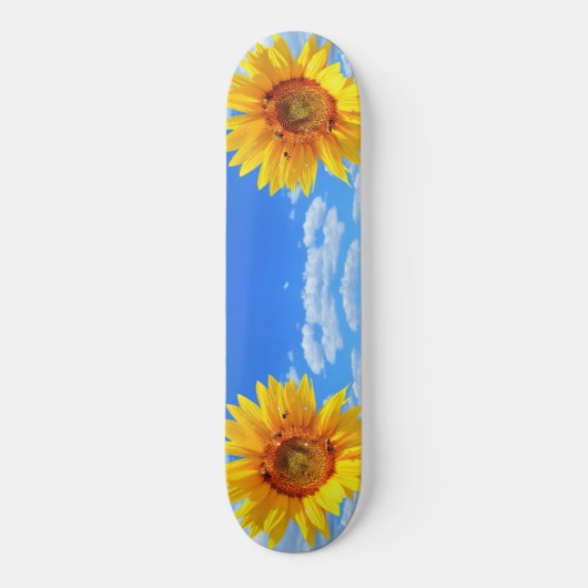Gele zonnebloem en bijen op de blauwe hemel - zome persoonlijk skateboard (Voorkant)