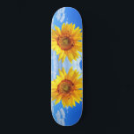 Gele zonnebloem en bijen op de blauwe hemel - zome persoonlijk skateboard<br><div class="desc">Gele zonnebloem en bijen op de blauwe hemel - zomerdag - Fotobloem - U kunt ook uw eigen foto personaliseren - Kies / voeg uw unieke foto toe - Afbeelding / tekst - Naam / Kleur / Lettertype / Grootte / Meer - Maak uw speciale cadeau - Resize en beweeg...</div>