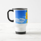 Gele zonnebloem en bijen op de blauwe hemel - zome reisbeker (Links)