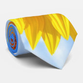 Gele zonnebloem en bijen op de blauwe hemel - zome stropdas (Opgerold)