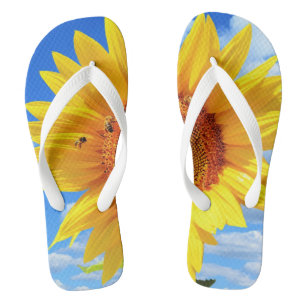 Gele zonnebloem en bijen op de blauwe hemel - zome teenslippers